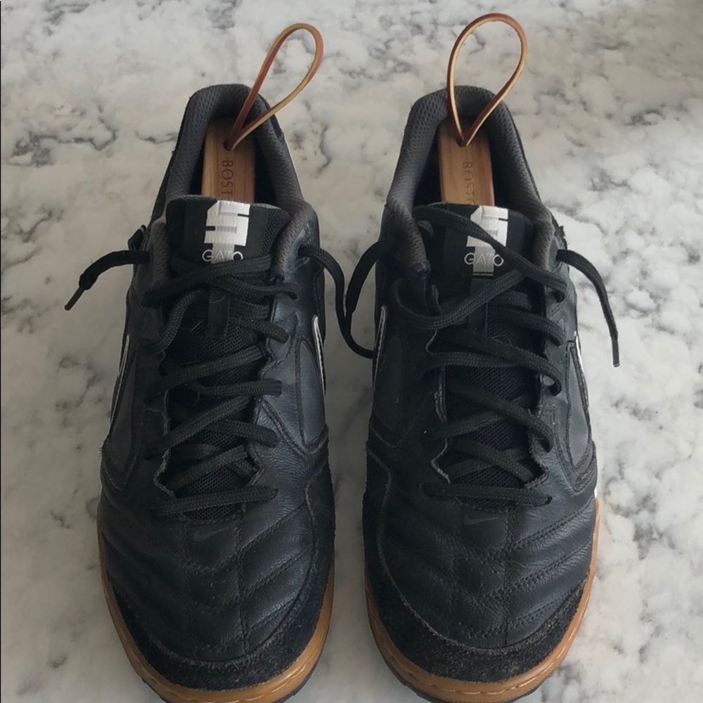 Nike Gato Indoor soccer shoes 9